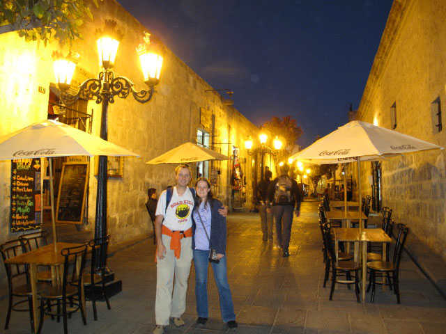 Ich und Daniela in der Calle de Los Bares in Arequipa (6. Juli)