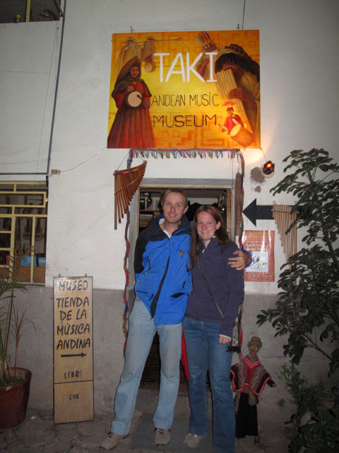 Ich und Daniela beim Taki Andean Music Museum in Cusco (21. Juli)