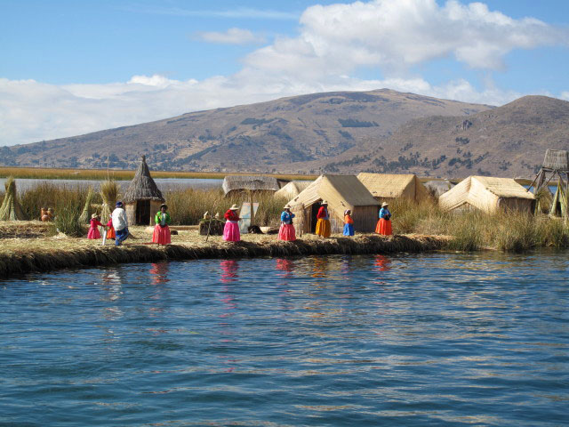 schwimmende Insel der Urus am Lago Titicaca, 3.810 m (3. Aug.)