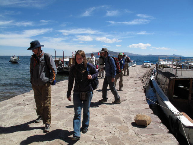 Roland, Daniela und Norbert auf der Isla Taquile im Lago Titicaca (3. Aug.)