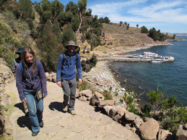 Roland, Daniela und Norbert auf der Isla Taquile im Lago Titicaca (3. Aug.)