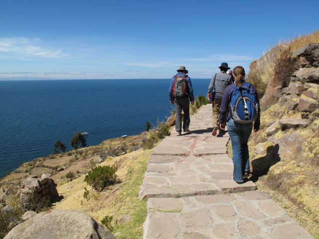 Norbert, Roland und Daniela auf der Isla Taquile im Lago Titicaca (3. Aug.)
