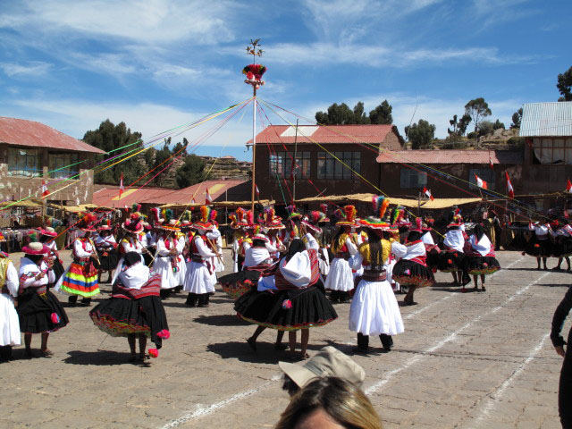 Fiesta de Santiago auf der Isla Taquile im Lago Titicaca, 3.950 m (3. Aug.)