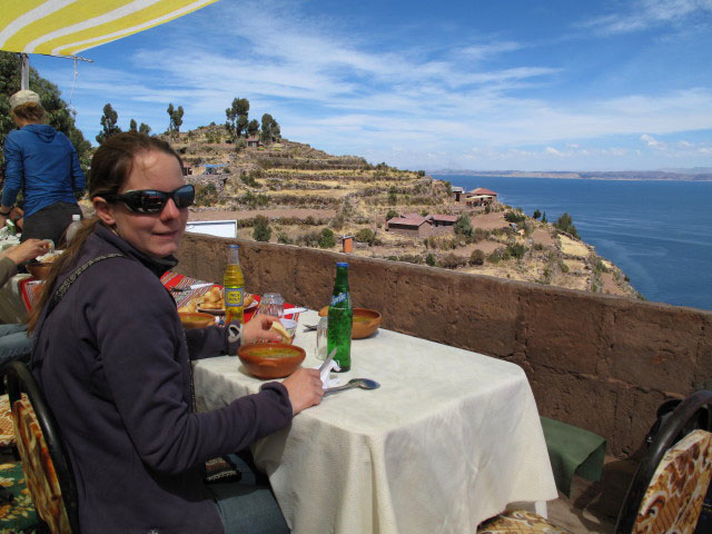 Daniela auf der Isla Taquile im Lago Titicaca (3. Aug.)