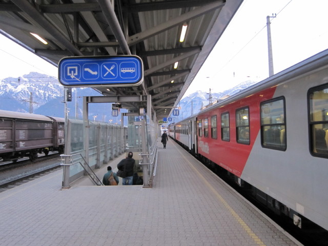 REX 1500 im Bahnhof Saalfelden, 728 m