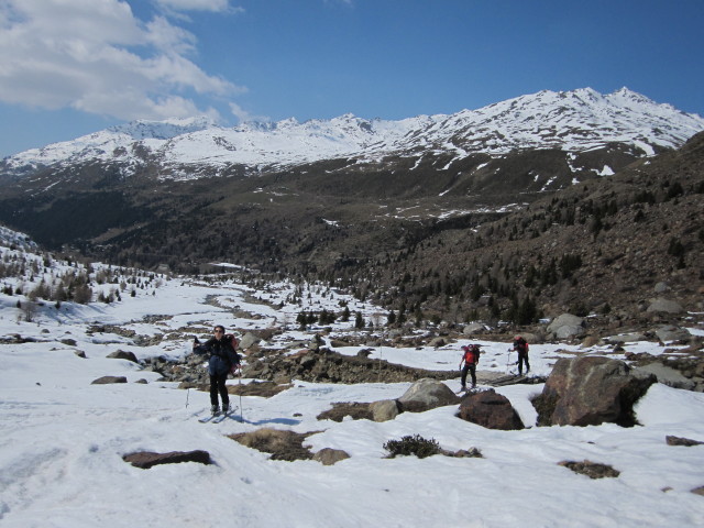 Eva, Christoph und Gudrun zwischen T. Ced&egrave;c und Refugio Cesare Branca (17. Apr.)