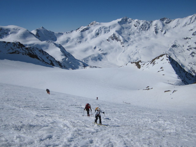 Christoph und Doris zwischen Refugio Cesare Branca und Pal&ograve;n de La Mare (20. Apr.)