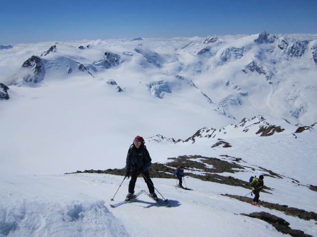 Eva, Christoph und Georg zwischen Refugio Cesare Branca und Pal&ograve;n de La Mare (20. Apr.)
