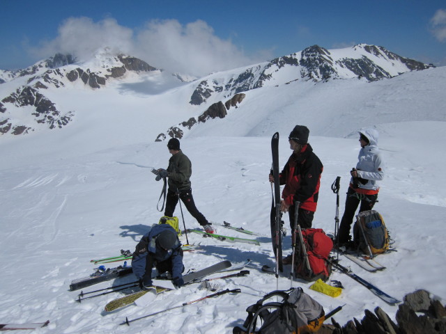 Eva, Georg, Ewald und Doris am Punkt 3576 (22. Apr.)