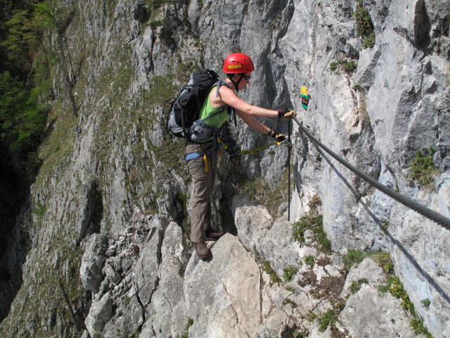 Drachenwand-Klettersteig: Carmen im G&ouml;tterquergang