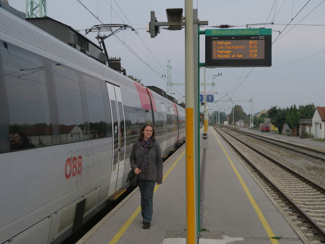 Sabine im Bahnhof M&ouml;nchhof-Halbturn, 125 m