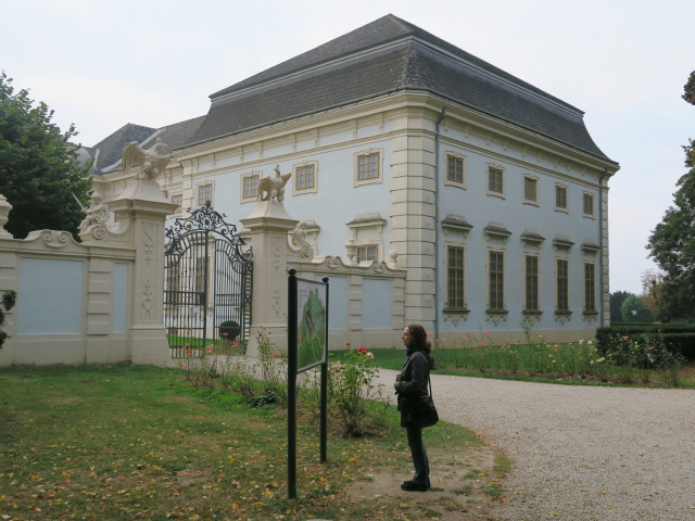 Sabine beim Schloss Halbturn