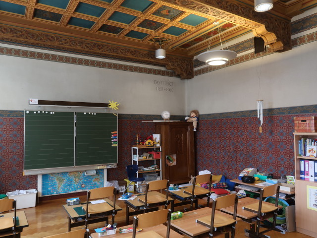 Gothisches Lehrzimmer in der Volksschule