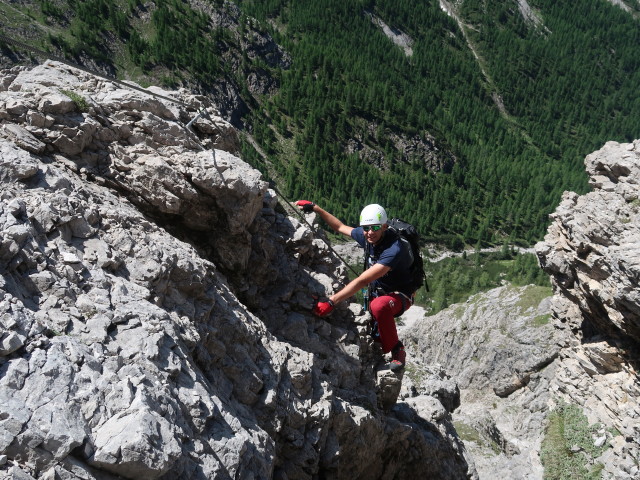 Madonnen-Klettersteig: Roland zwischen Einstieg und H&auml;ngebr&uuml;cke