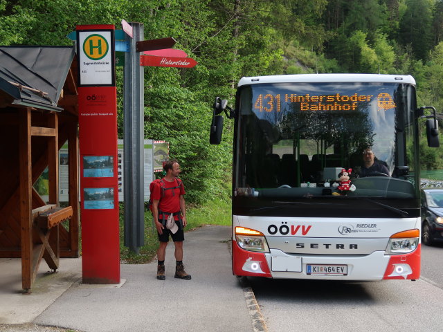 J&ouml;rg in der Haltestelle Hinterstoder Sagmeisterbr&uuml;cke
