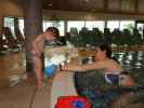 Nils und Sabine im Kleinkinderbecken