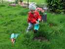 Nils im Garten meiner Eltern