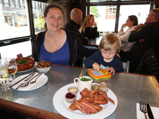 Sabine und Nils im Restaurant Bryggerg&aring;rden in Roskilde (18. Mai)