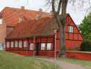 neben der Sankt Nikolai Kirke in Holb&aelig;k (17. Mai)
