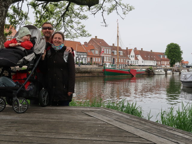 Nils, ich und Sabine bei der Ribe &Aring; in Ribe (28. Mai)