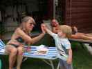 Mama, Papa und Nils im Garten meiner Eltern
