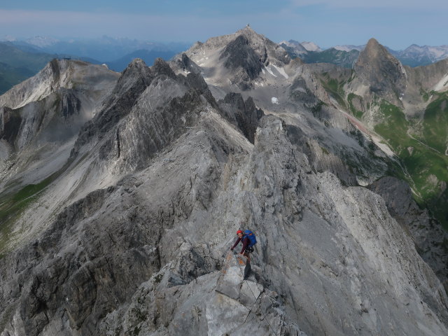 Arlberger Klettersteig: Angela zwischen Wei&szlig;schrofenspitze und Lisunspitze (19. Juli)