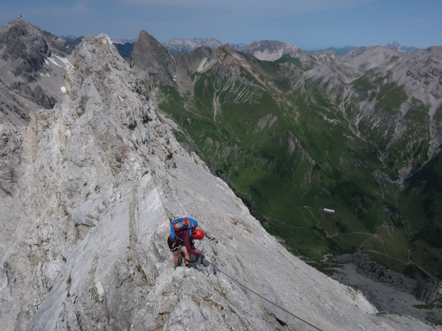 Arlberger Klettersteig: Angela zwischen Wei&szlig;schrofenspitze und Lisunspitze (19. Juli)