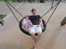 Marie und Eckart am Spielplatz im Hannah-Arendt-Park