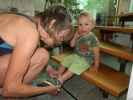Mama und Nils im Haus meiner Eltern