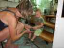 Mama und Nils im Haus meiner Eltern