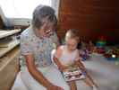 Mama und Nils im Haus meiner Eltern (4. Aug.)