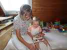 Mama und Nils im Haus meiner Eltern (4. Aug.)