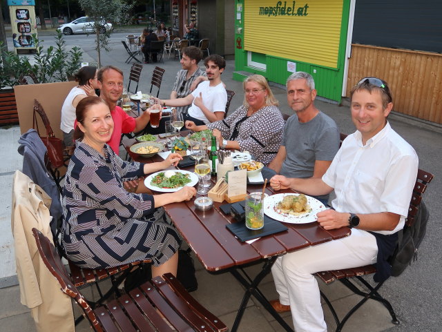 Agata, J&ouml;rg, Doris, Friedrich und ich im Markt.Gr&auml;tzL