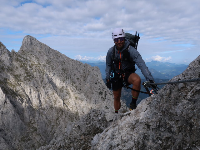 Kaisersch&uuml;tzen-Klettersteig: Christoph zwischen Steigbuch und Abzweigung Gamshalt (24. Aug.)