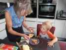 Mama und Nils im Haus meiner Eltern