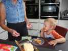 Mama und Nils im Haus meiner Eltern