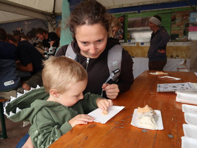 Nils und Sabine am Mistplatz Hernals
