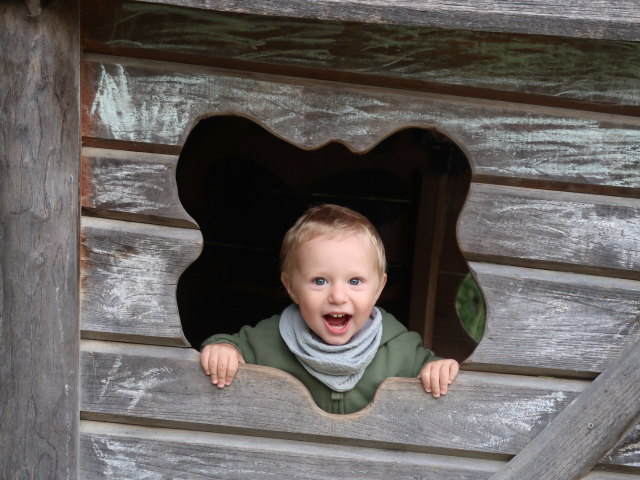 Nils am Spielplatz