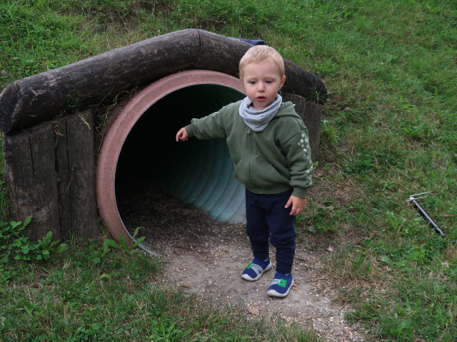 Nils am Spielplatz