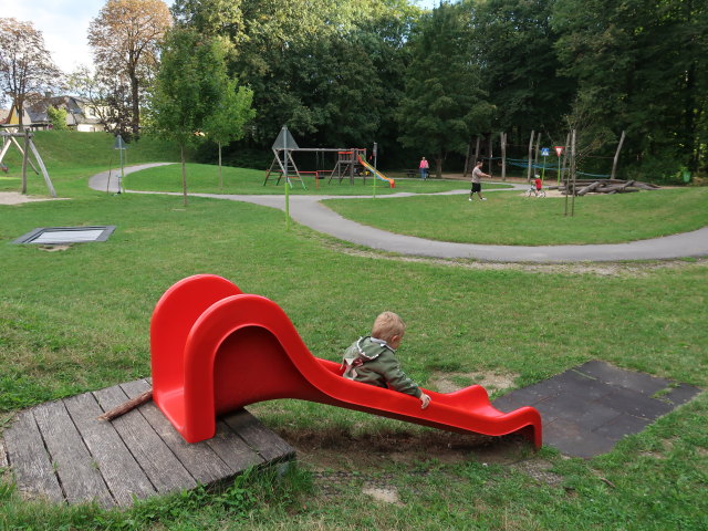 Nils am Spielplatz