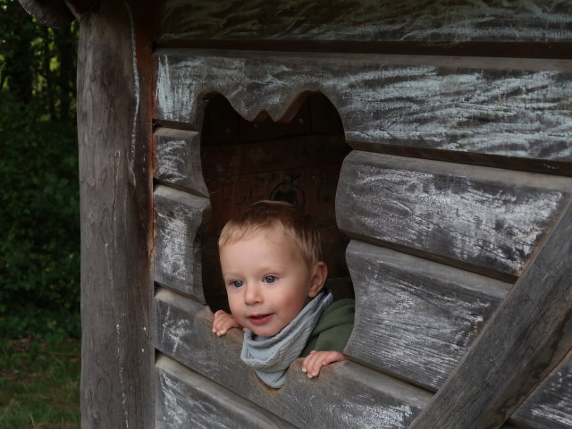 Nils am Spielplatz