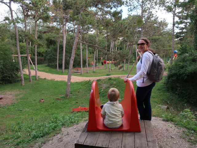 Nils und Sabine am Waldspielplatz Hirtenberg