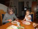 Mama und Nils im Haus meiner Eltern