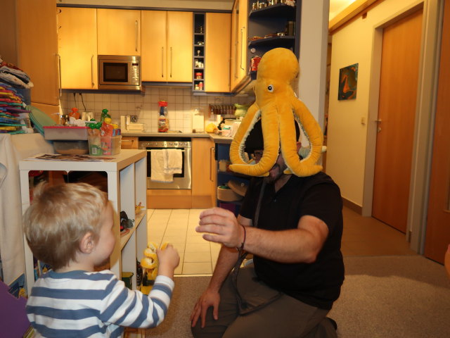 Nils und Markus in unserer Wohnung