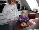 Mama und Nils im Haus meiner Eltern