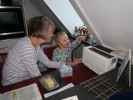 Mama und Nils im Haus meiner Eltern