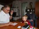 Papa und Nils im Haus meiner Eltern