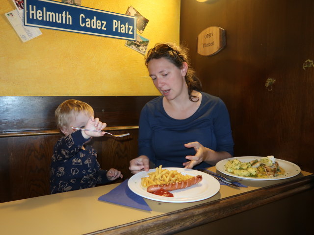 Nils und Sabine im Gasthaus 'Die Landwirtin' in Niederleis