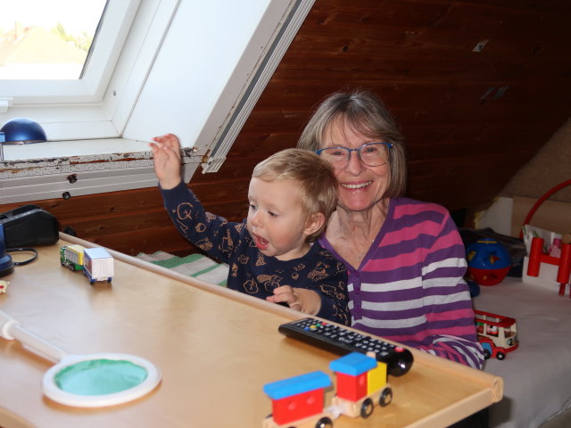Nils und Mama im Haus meiner Eltern (20. Okt.)