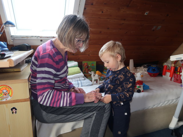 Mama und Nils im Haus meiner Eltern (20. Okt.)